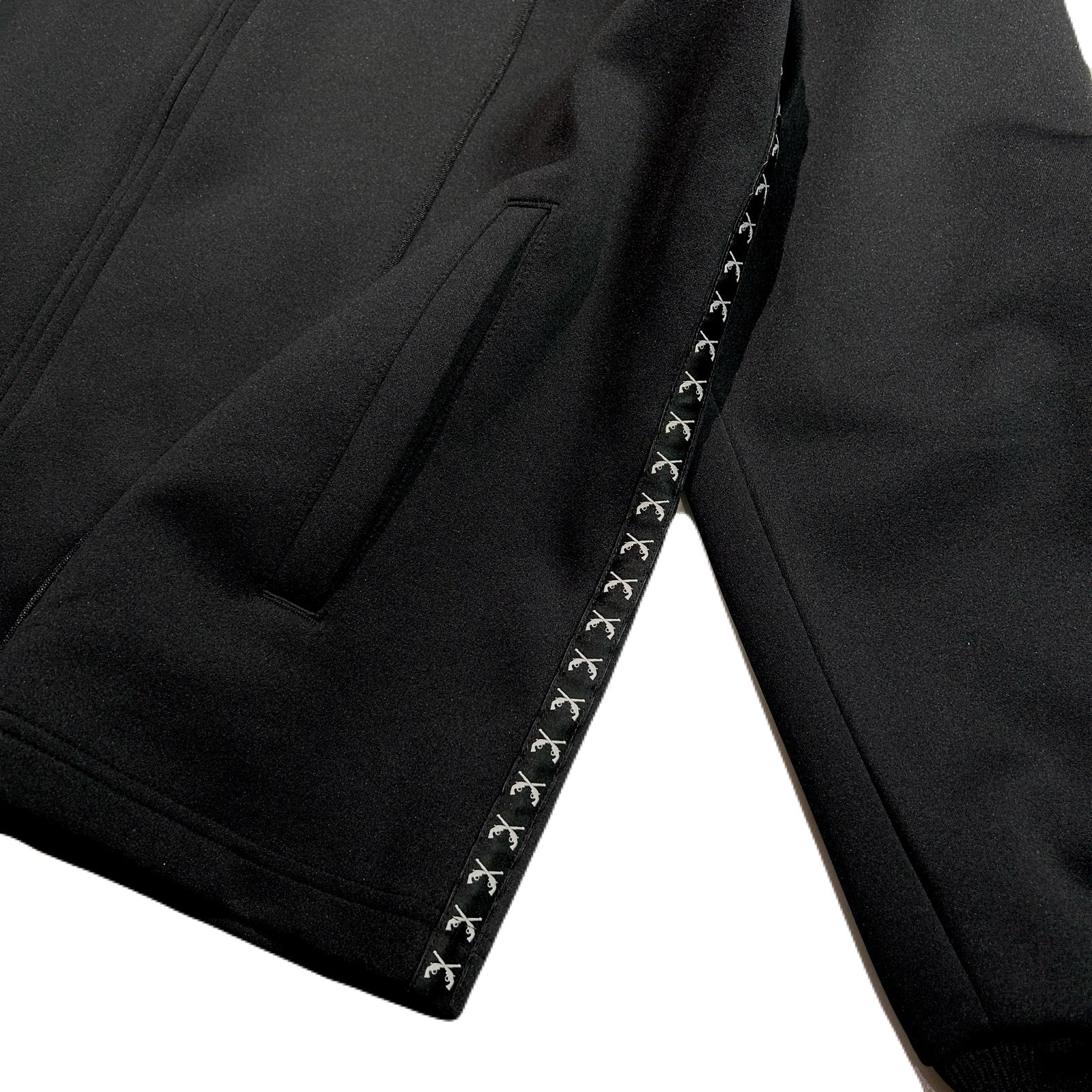 Load image into Gallery viewer, SIDELINE HOODIE CROSSGUNS / BLACK