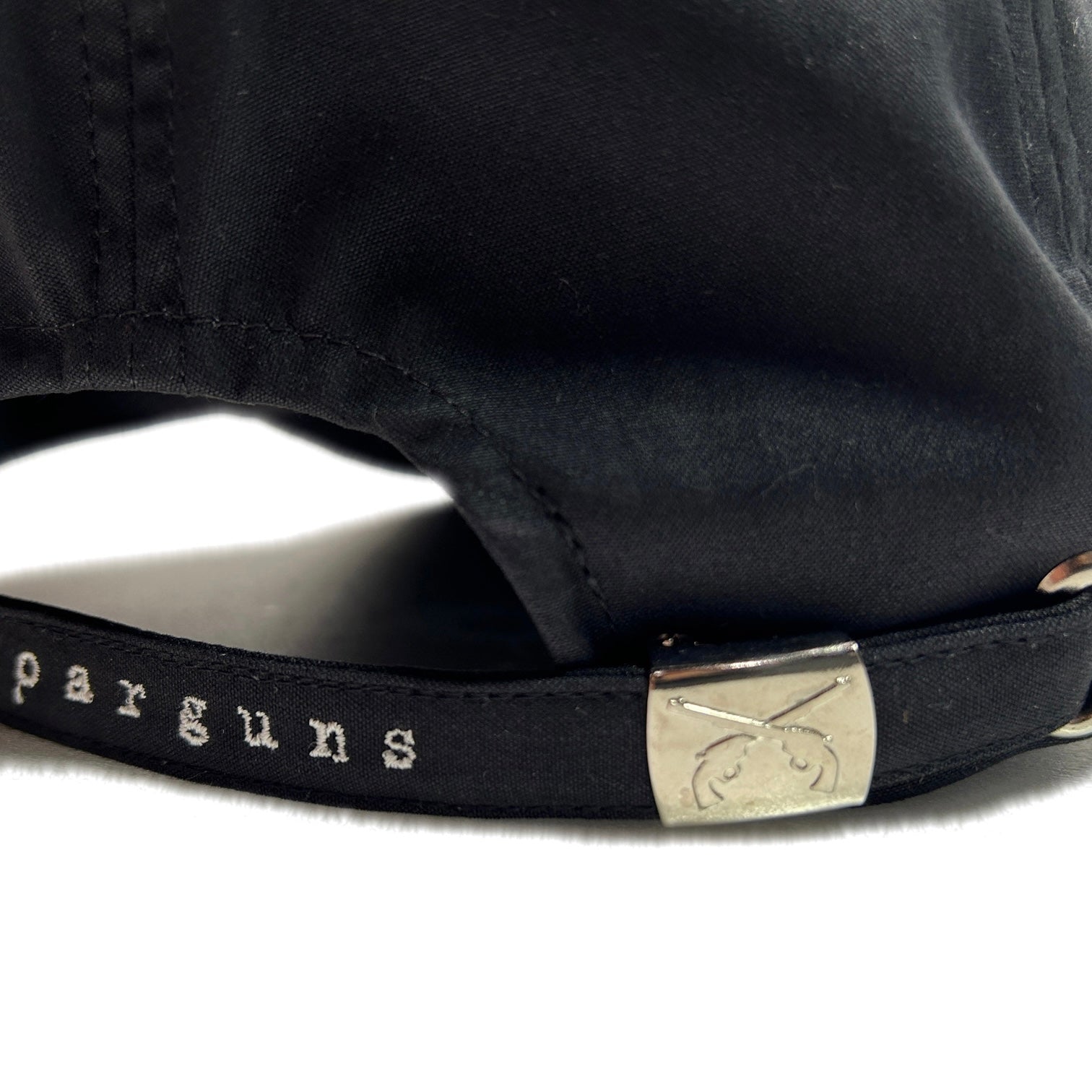 Load image into Gallery viewer, CROSSGUN CUT CRYSTAL BB CAP / BLACK*SILVER SHADE