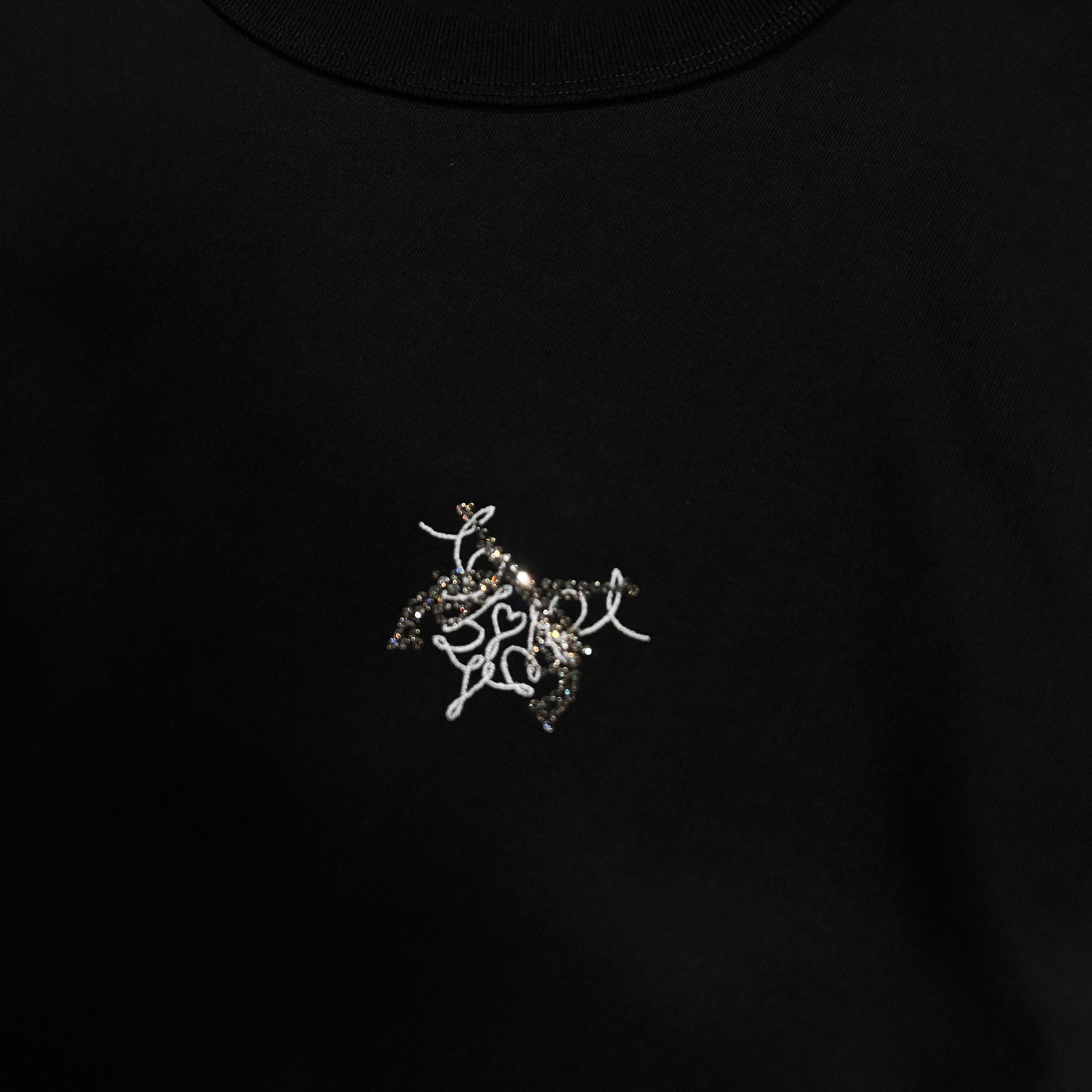 Load image into Gallery viewer, CROSSGUN EMBROIDERY x CRYSTAL T-SHIRT / BLACK
