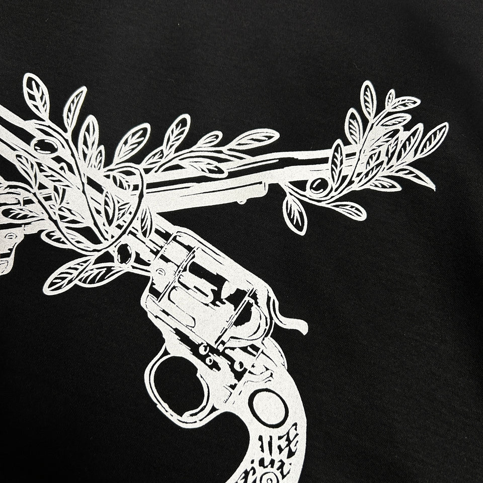 将图片加载到图库查看器,OLIVE TREE CROSSGUN T-SHIRT / BLACK