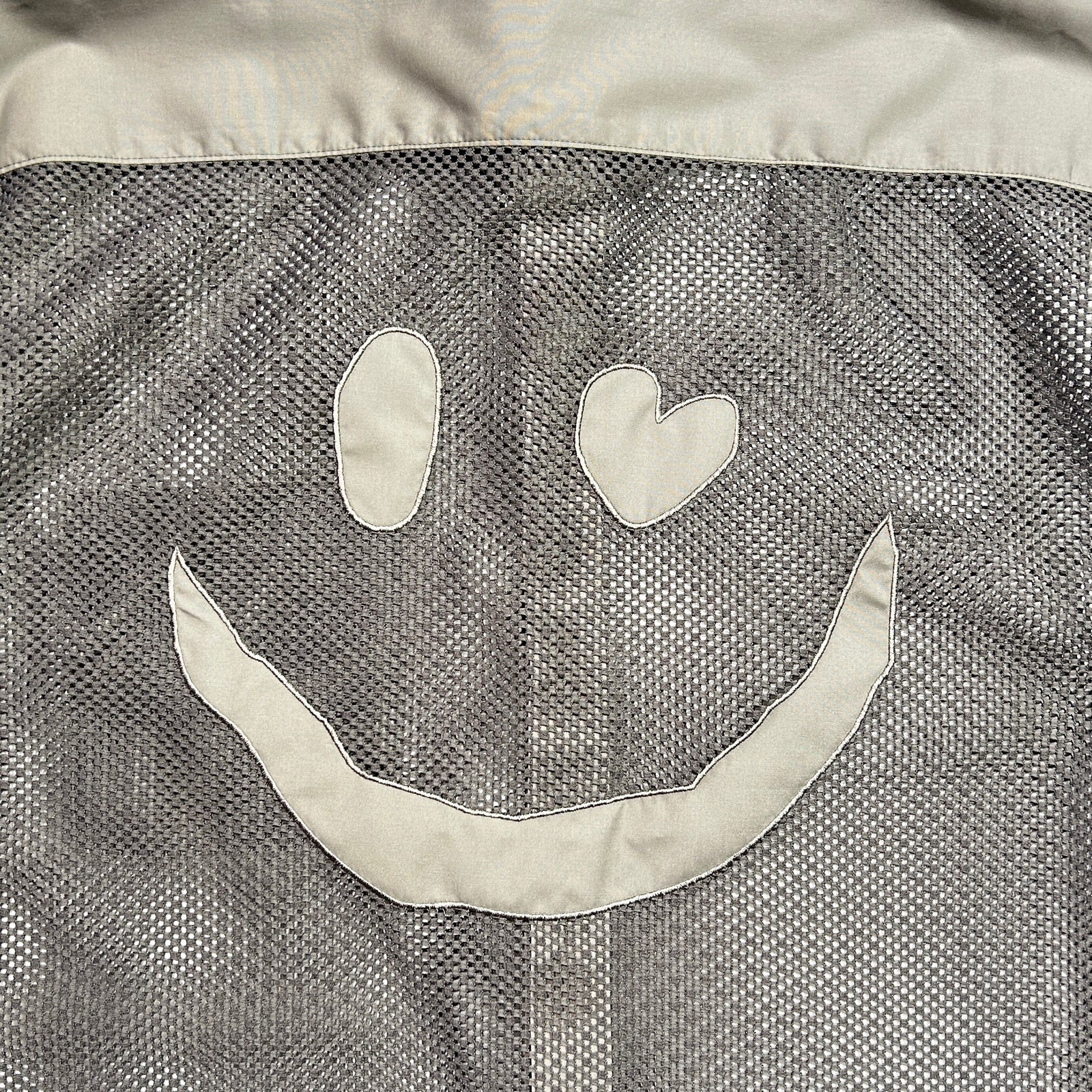 将图片加载到图库查看器,MESH SHIRT SMILE CRYSTAL / GRAY
