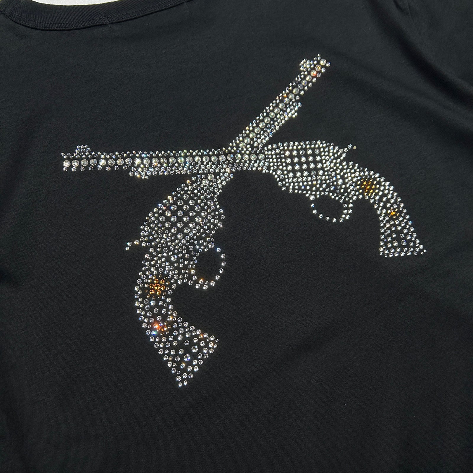 Load image into Gallery viewer, WOMENS CROSSGUN CRYSTAL T-SHIRT / BLACK