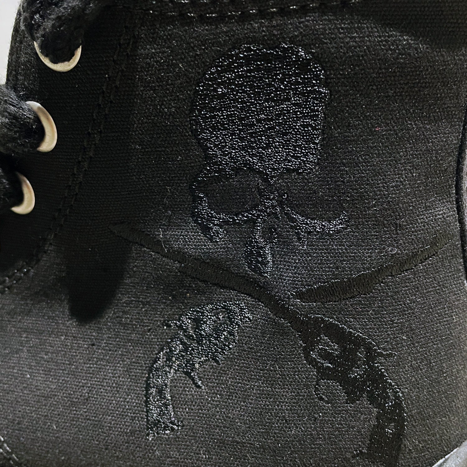 将图片加载到图库查看器,MASTERMIND WORLD x MAISON MIHARA YASUHIRO x roarguns SNEAKER / ALL BLACK LIMITED EDITION