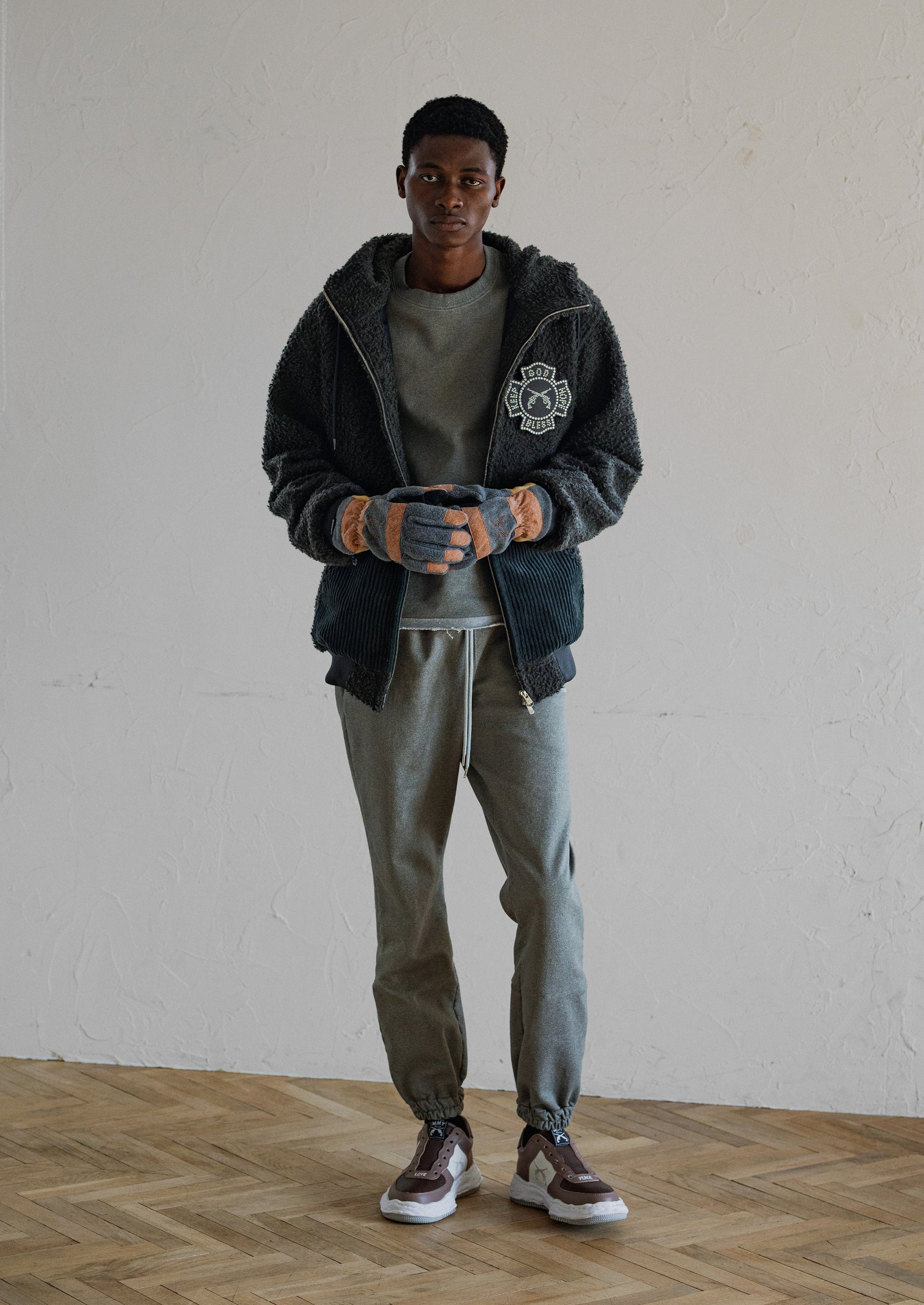 将图片加载到图库查看器，LAME FLEECY SWEAT PANTS / SILVER