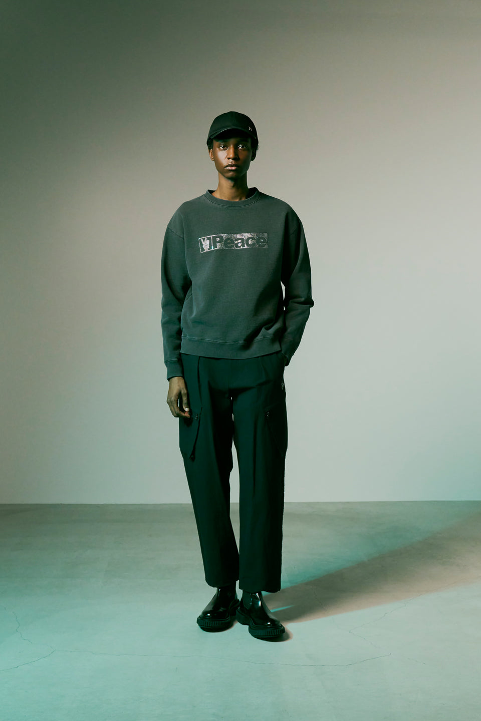 画像をギャラリービューアに読み込む, PEACE CRYSTAL SWEATER / BLACK