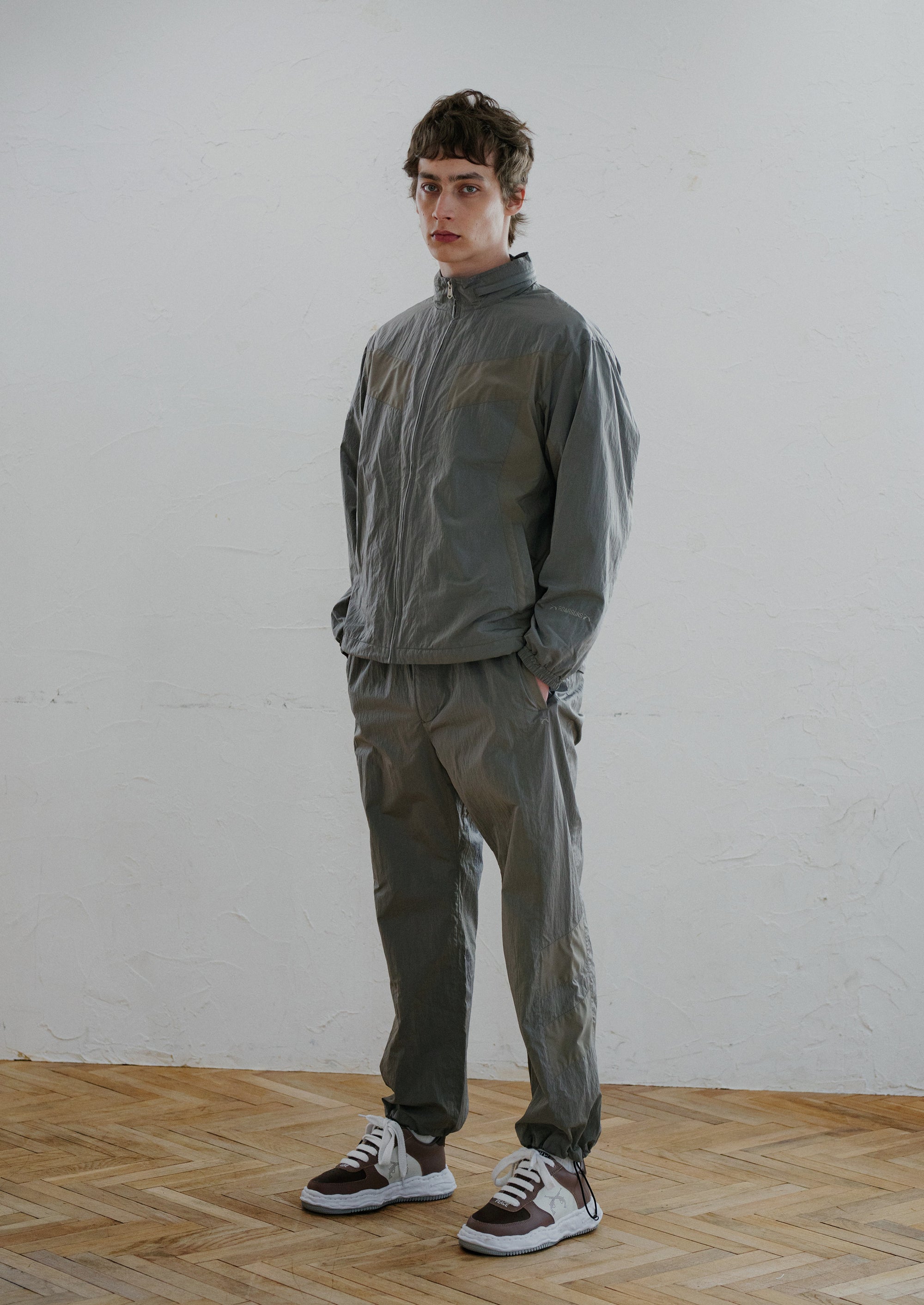 将图片加载到图库查看器，METALLIC NYLON JACKET / GRAY