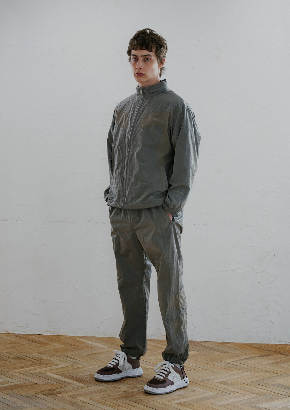 将图片加载到图库查看器，METALLIC NYLON JACKET / GRAY