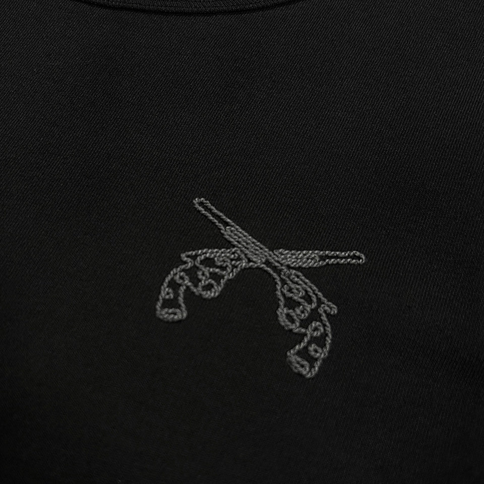 画像をギャラリービューアに読み込む, CORD EMBROIDERY CROSSGUN T-SHIRT / BLACK