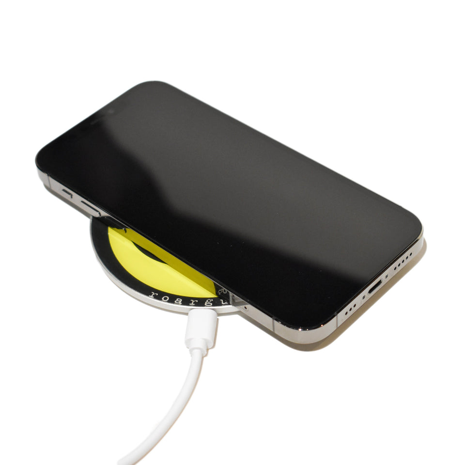 Load image into Gallery viewer, RE-STOCK SMILE WIRELESS CHARGER / YELLOW
